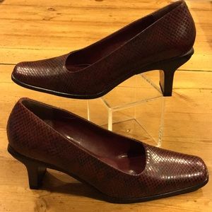NWOT Italian Snakeskin Heels